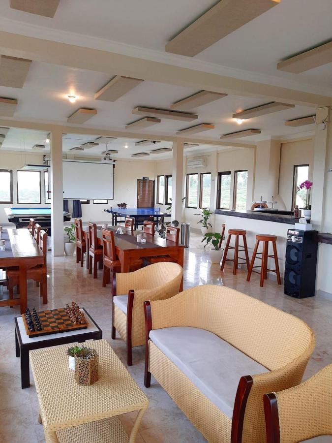 Medewi Manor Aparthotel Airsatang Exterior photo